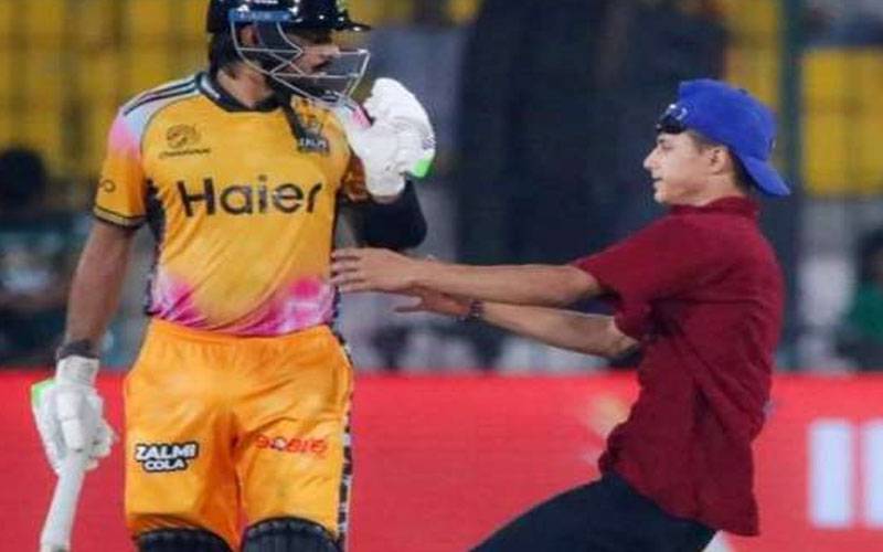 Babar Azam fan entering stadium field